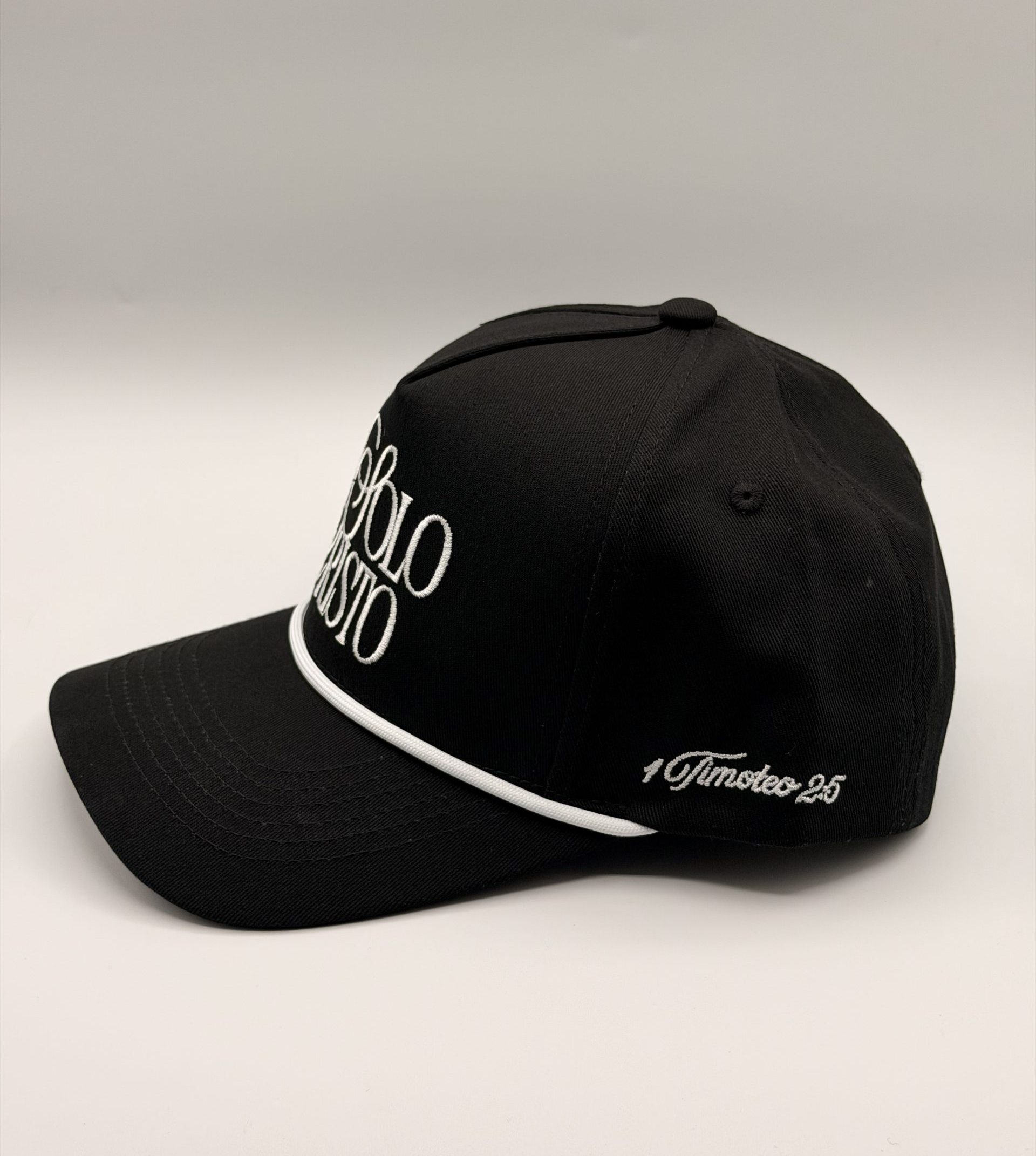 Gorra Solo Cristo; 1Timoteo 2:5 (Color Negro) - Image 2